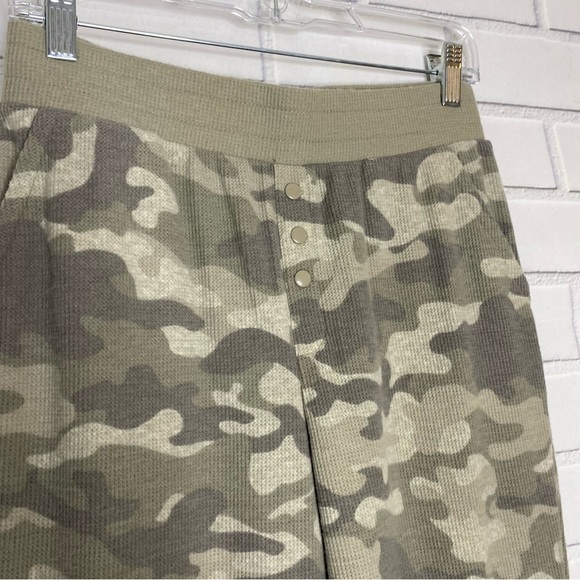 Koolaburra by UGG camo print Pajama pant joggers size small - Picture 2 of 8